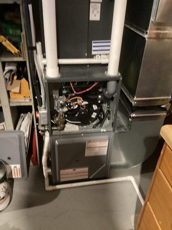 Performed scheduled preventative maintenance on late-model Daikin furnace system. Conducted comprehensive inspection with no issues detected; equipment in excellent condition with clean internal components. Provided customer with replacement air filter as part of regular rewards maintenance agreement.