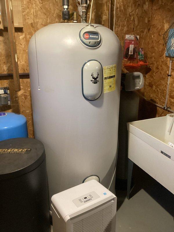 Performed scheduled preventative maintenance on late-model Daikin furnace system. Conducted comprehensive inspection with no issues detected; equipment in excellent condition with clean internal components. Provided customer with replacement air filter as part of regular rewards maintenance agreement.