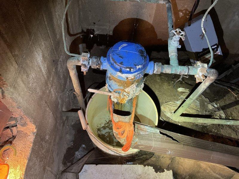 Diagnosed low water pressure issue caused by a leaking sediment filter that needed replacement. Installed new pressure gauge on water line to monitor system performance. Recommended installation of a new Rusco Sediment Filter to address ongoing filtration problems and prevent future leakage.